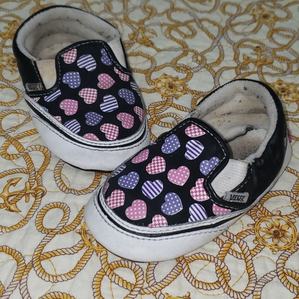 👶Adorable VANS Hearts Toddler slipon shoes Size 4